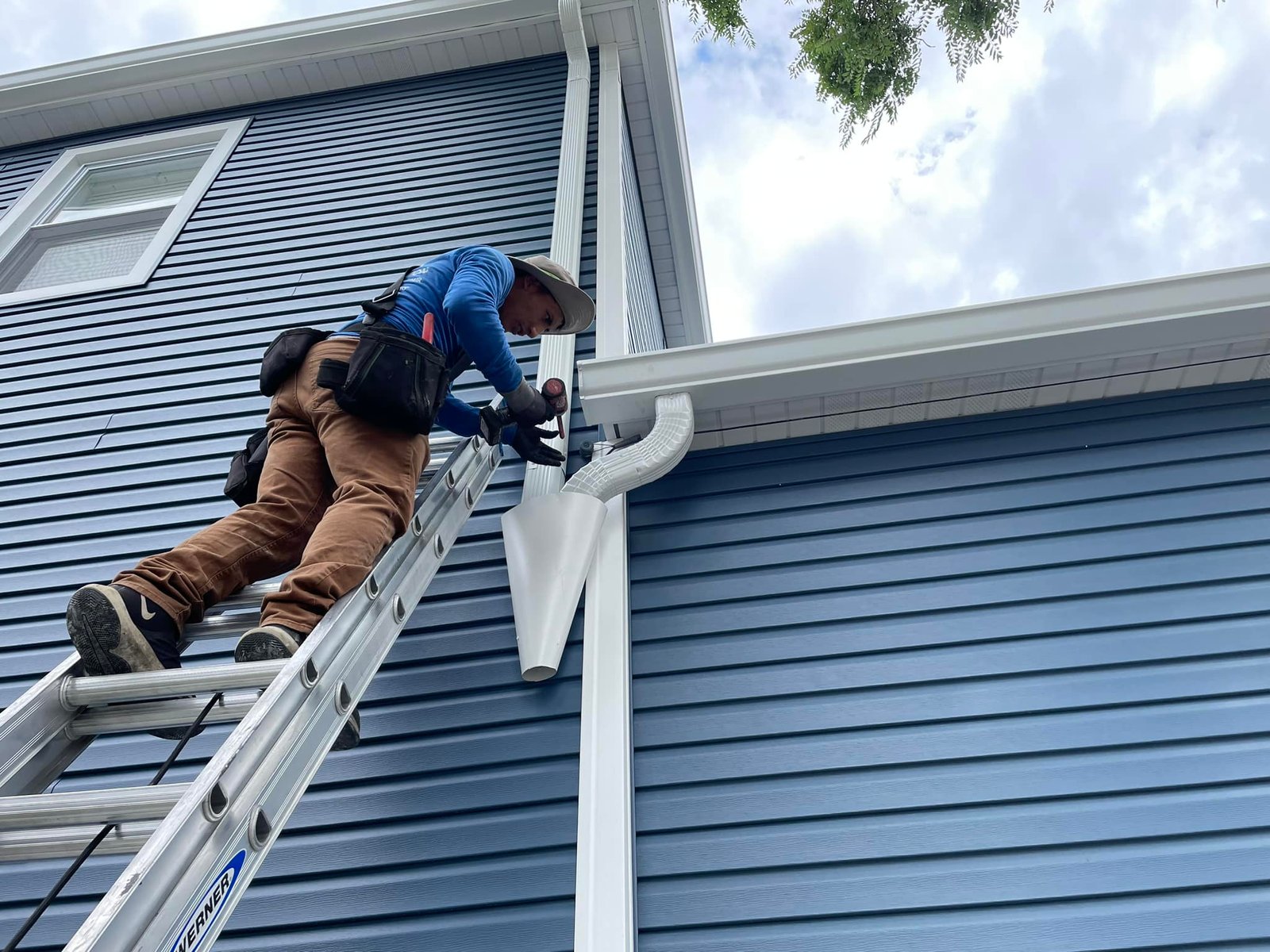 Gutter Downspouts - Downspouts Fallen & Broken - Replacement